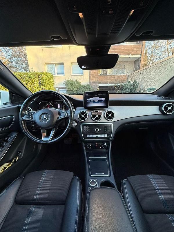 Gebraucht Mercedes CLA200 156 PS (114 kW) 2018 Weiß Coupé