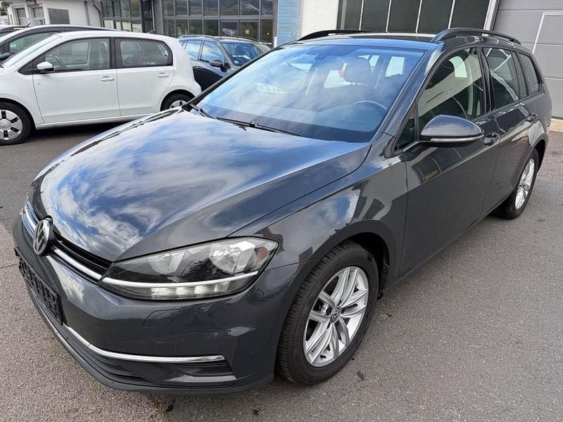 Grau Gebraucht 2019 VW Golf VII Comfortline Kombi | 9.879 € (Superpreis) - Bild 1/4