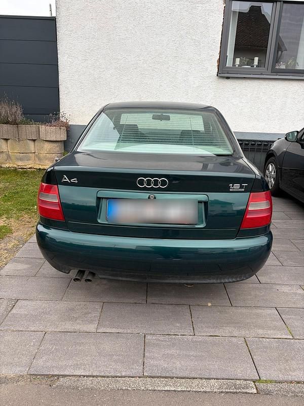 Second-hand Audi A4 150 CP (110 kW) 1995 Verde Berlinǎ