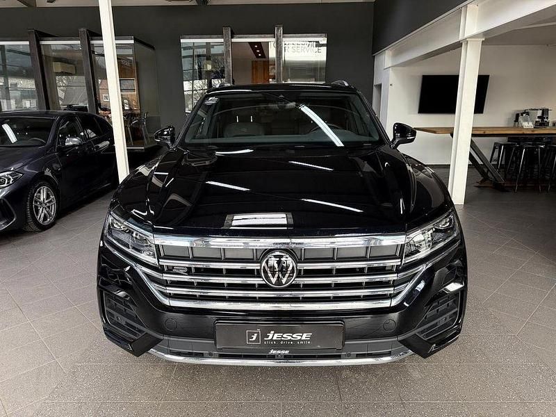 Gebraucht VW Touareg R-line 286 PS (210 kW) 2022 Deep black perleffekt SUV