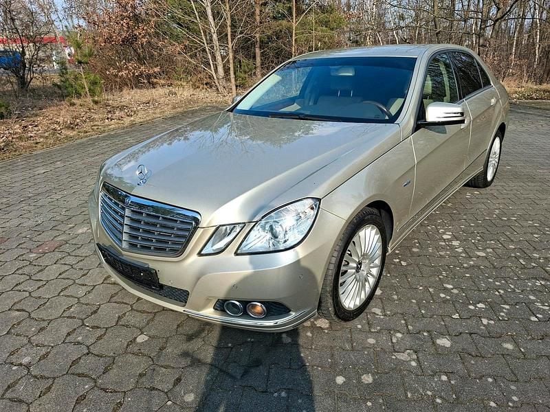 Gebraucht Mercedes E200 Elegance 184 PS (135 kW) 2011 Gold Limousine