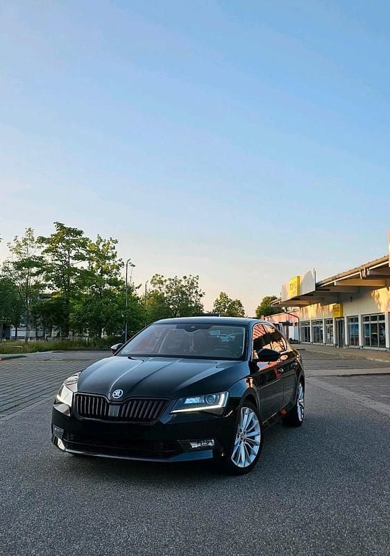 Schwarz Gebraucht 2016 Skoda Superb Style Limousine | 19.500 € (Fairer Preis) - Bild 1/4