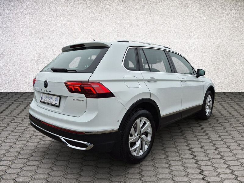 Gebraucht VW Tiguan Elegance 245 PS (180 kW) 2021 Pure white SUV