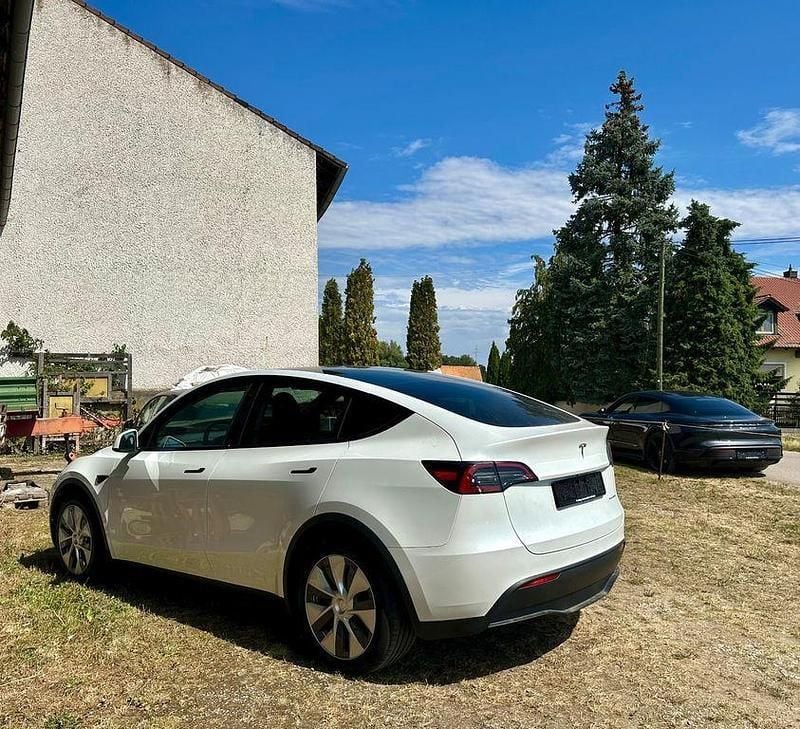 Pearl white multicoat Gebraucht 2023 Tesla Model Y Long Range SUV | 37.990 € (Guter Preis) - Bild 1/4