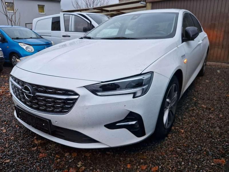 Jade weiss/arktis weiss Gebraucht 2022 Opel Insignia Elegance Kleinwagen | 8.799 € (Fairer Preis) - Bild 1/4