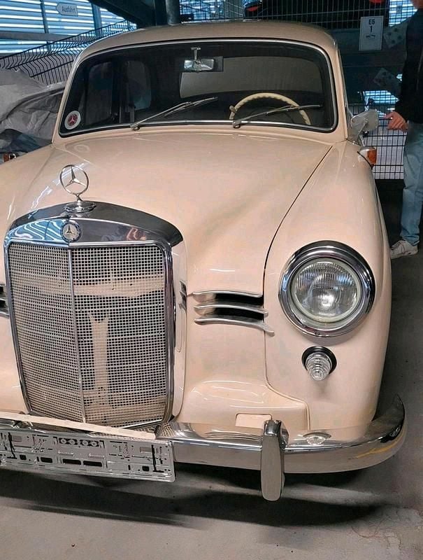 Weiß Gebraucht 1956 Mercedes 180 Limousine | 22.500 € - Bild 1/4