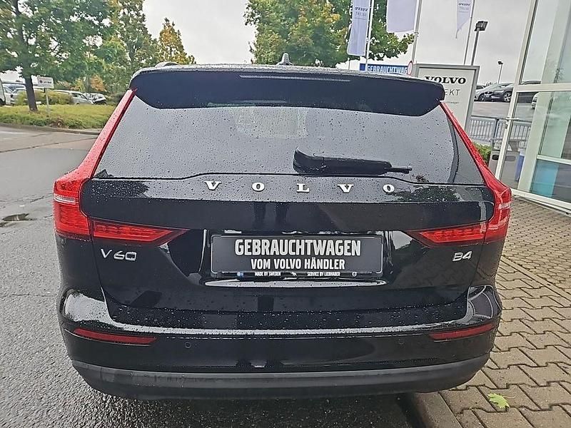 Gebraucht Volvo V60 Core 197 PS (144 kW) 2025 Schwarz Kombi