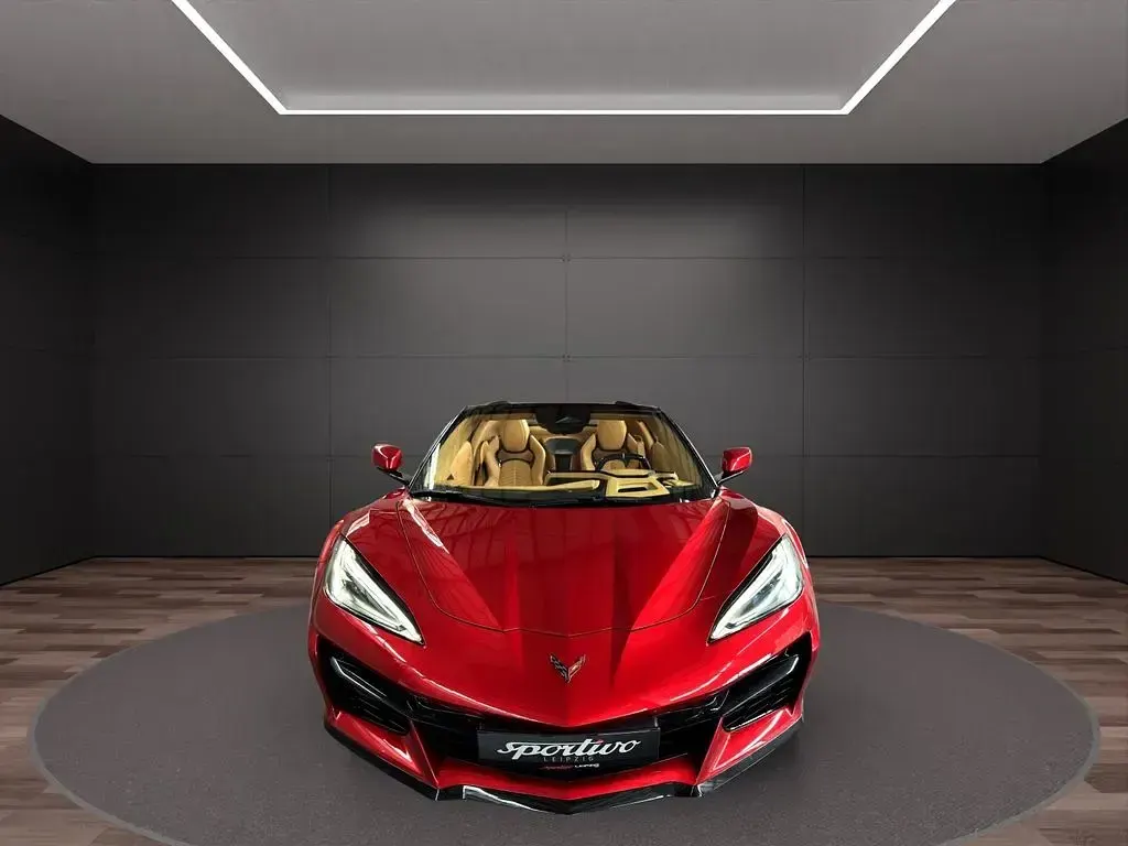 Neu Corvette Z06 646 PS (475 kW) 2026 Tactical red metallic Cabrio