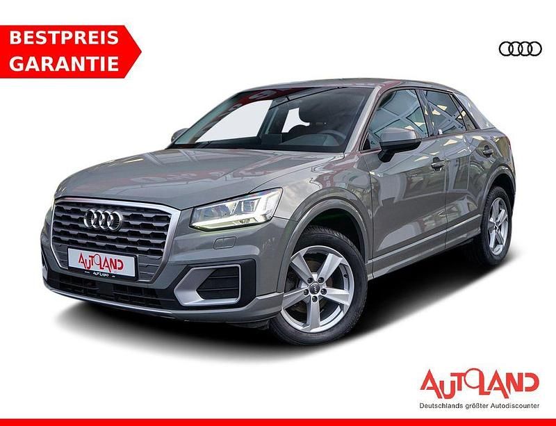 Grau Gebraucht 2020 Audi Q2 Sport SUV | 23.950 € (Etwas zu teuer) - Bild 1/4