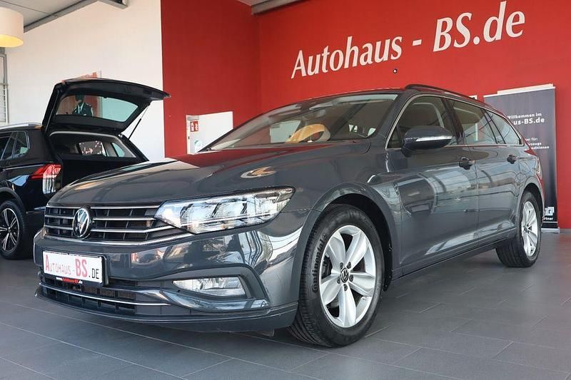 Grau Gebraucht 2021 VW Passat Kombi | 18.449 € (Superpreis) - Bild 1/4