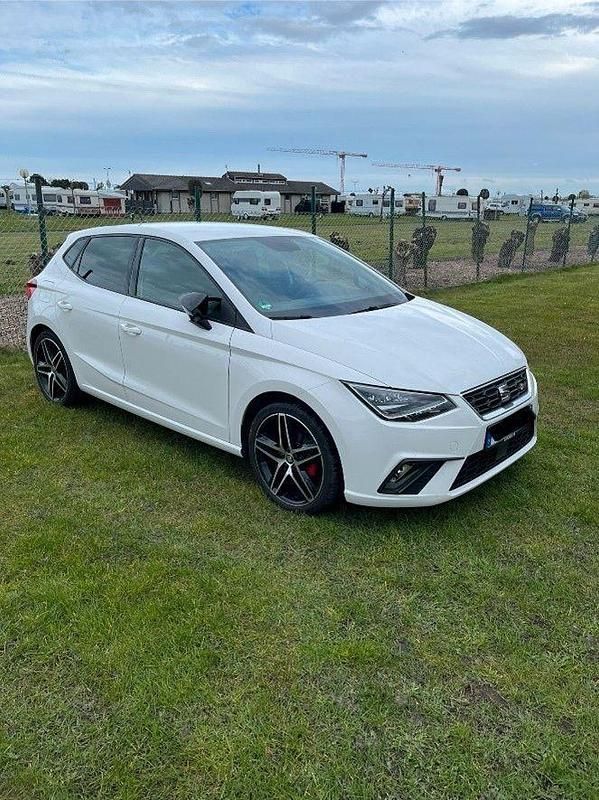 Weiß Gebraucht 2021 Seat Ibiza FR Kleinwagen | 13.650 € (Guter Preis) - Bild 1/4