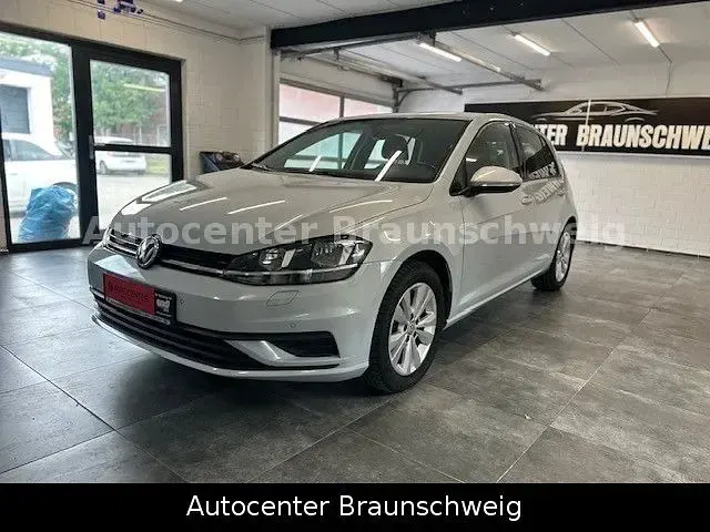 Gebraucht VW Golf VII Trendline 110 PS (80 kW) 2017 Silber Limousine
