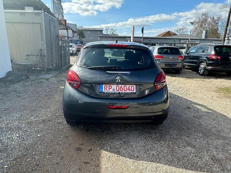 Gebraucht Peugeot 208 Active 68 PS (50 kW) 2015 Kleinwagen