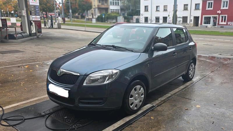 Grau Gebraucht 2009 Skoda Fabia Kleinwagen | 2.500 € (Fairer Preis) - Bild 1/4