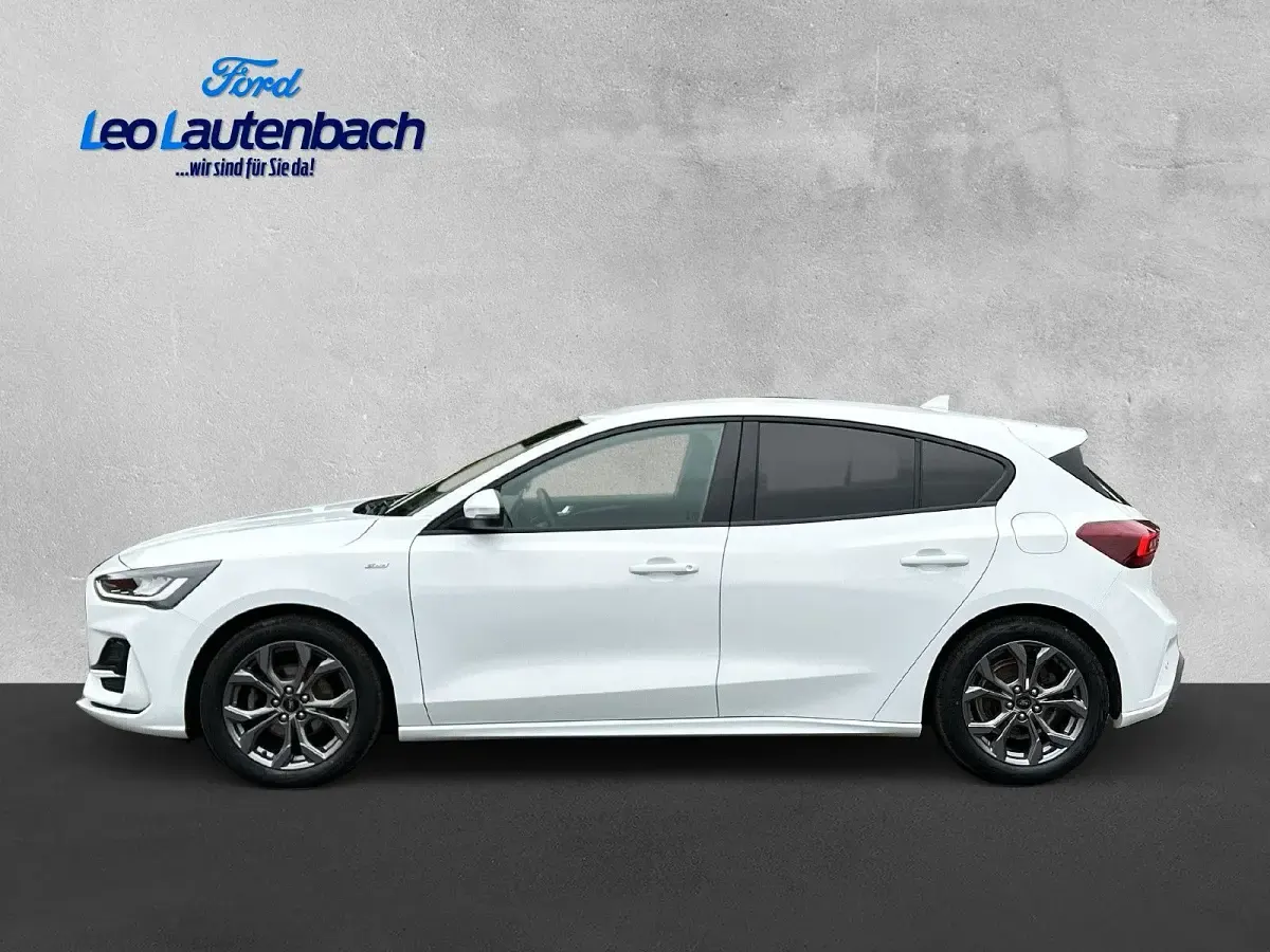 Gebraucht Ford Focus ST-Line 125 PS (91 kW) 2022 Frostweiß Limousine