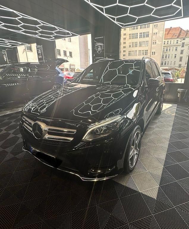 Schwarz Gebraucht 2017 Mercedes GLE350 SUV | 36.500 € (Fairer Preis) - Bild 1/4