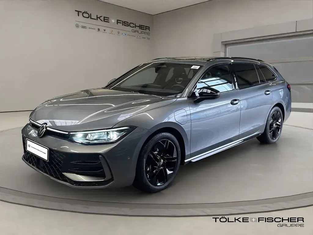 Gebraucht VW Passat R-line 272 PS (200 kW) 2025 Grau Kombi