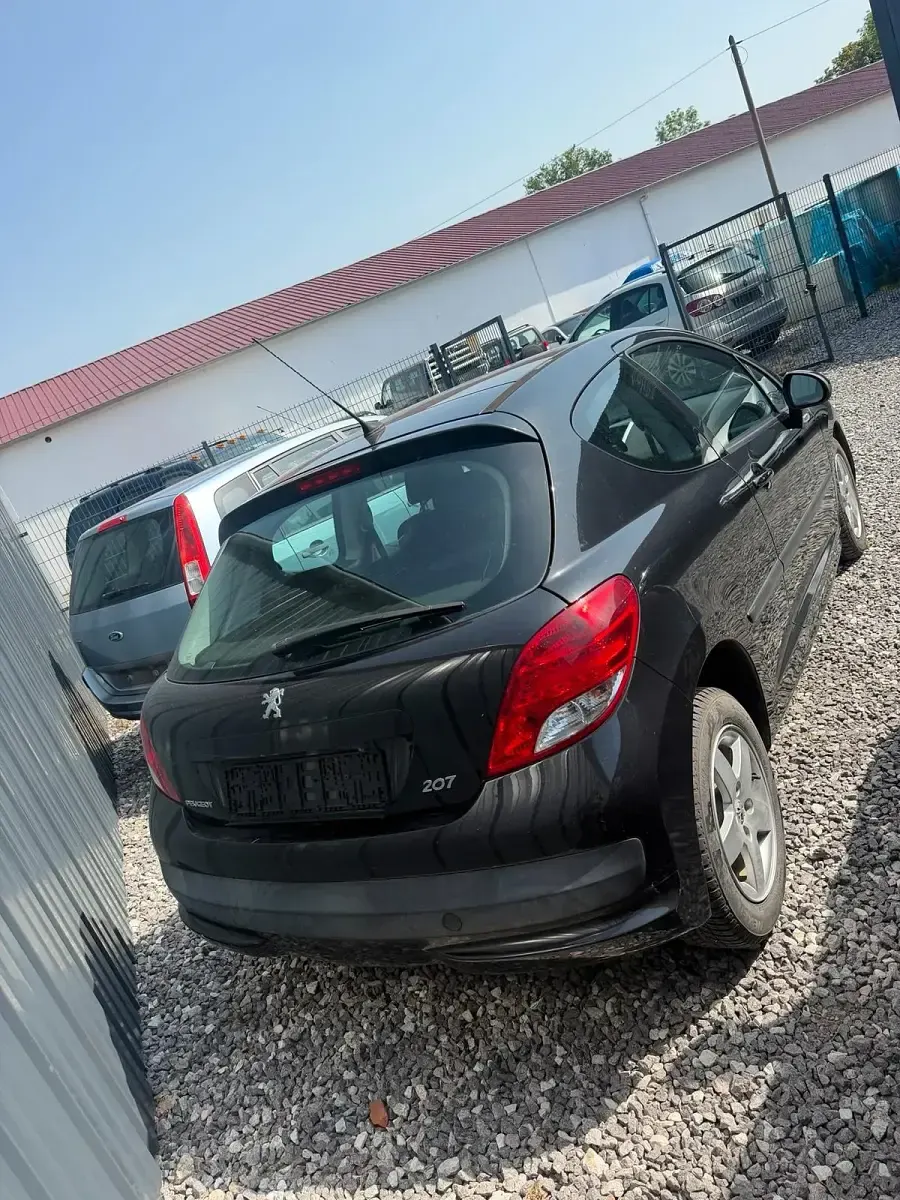 Gebraucht Peugeot 207 73 PS (53 kW) 2010 Schwarz Limousine