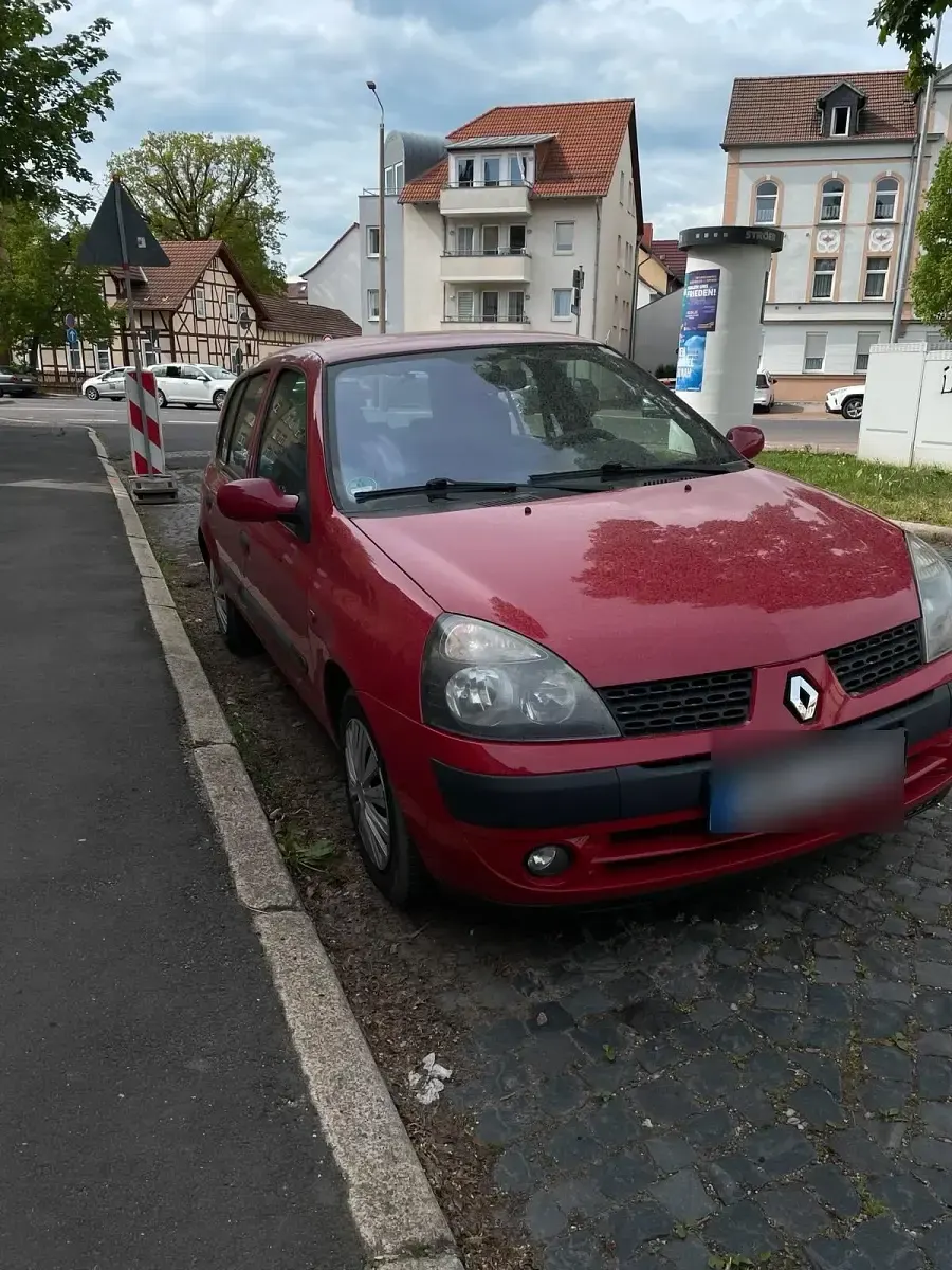 Używany Renault Clio II 75 KM (55 kW) 2001 Sedan/Limuzyna
