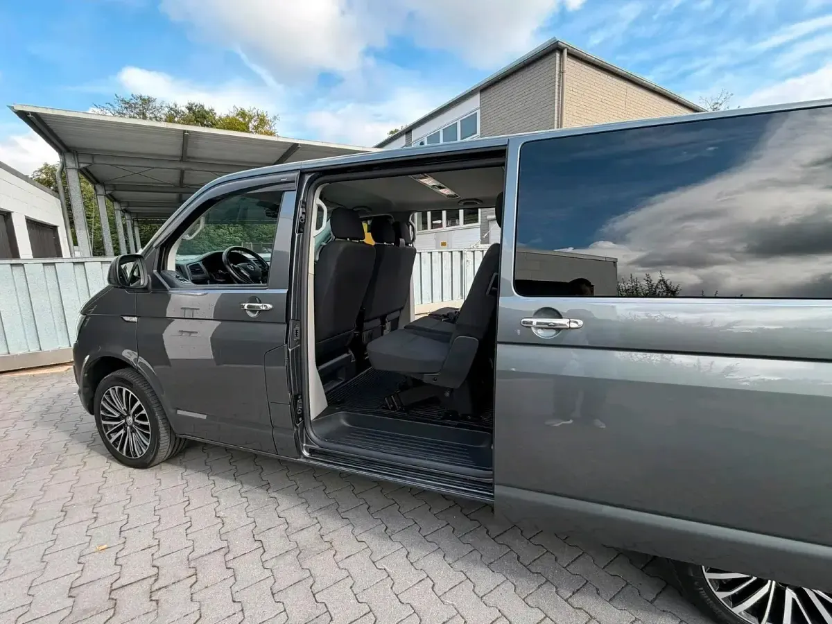 Gebraucht VW Caravelle Comfortline 204 PS (150 kW) 2018 Grün Van