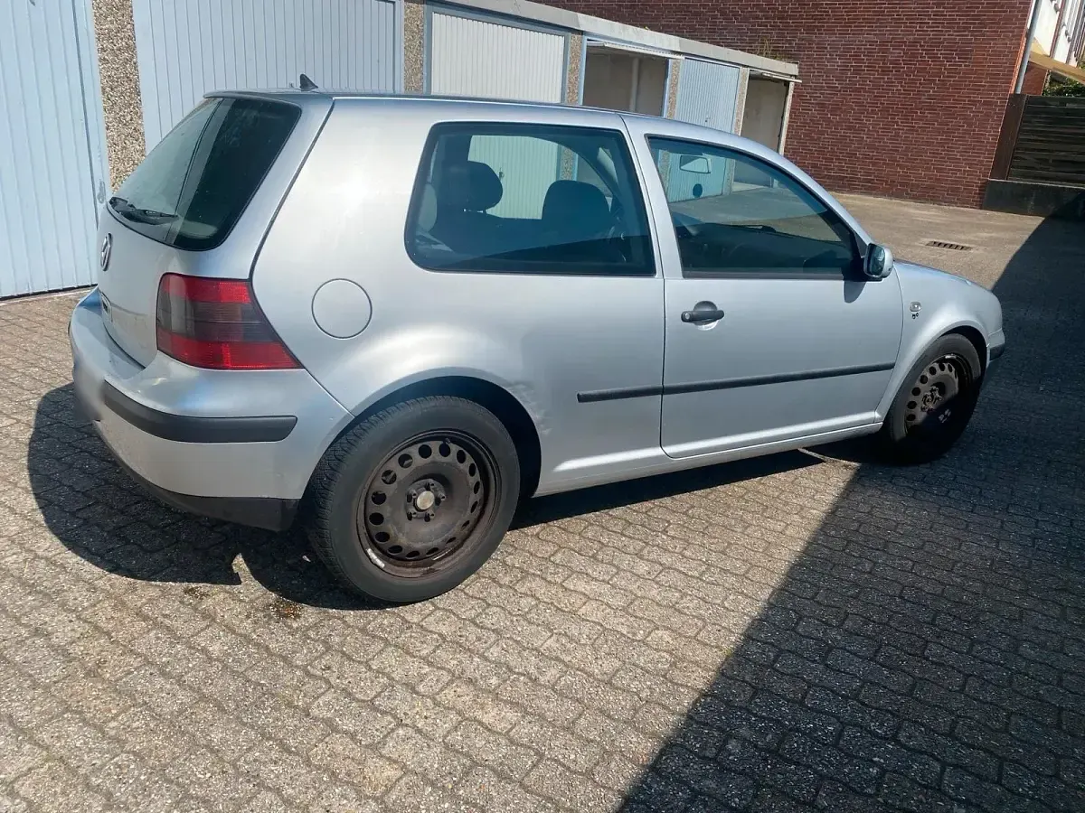 Gebraucht VW Golf IV 75 PS (55 kW) 2000 Silber Kleinwagen