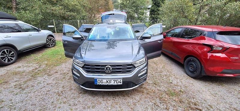 Grau Gebraucht 2021 VW T-Roc Style SUV | 24.999 € (Etwas zu teuer) - Bild 1/4