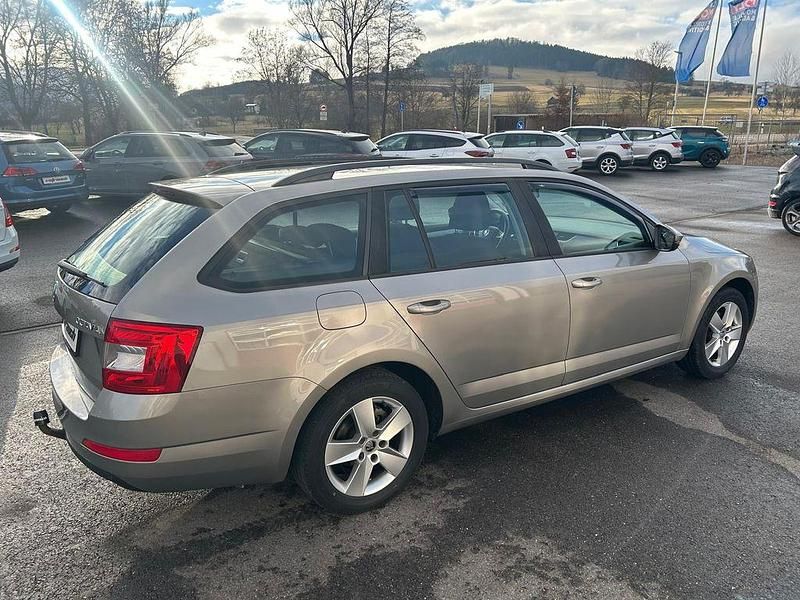 Gebraucht Skoda Octavia Ambition 150 PS (110 kW) 2016 Cappuccinobeige metallic Kleinwagen