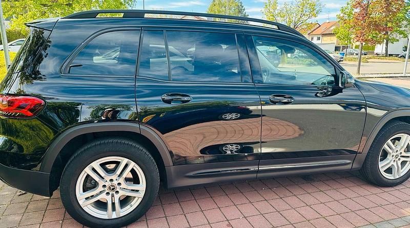 Gebraucht Mercedes GLB200 163 PS (119 kW) 2023 Schwarz SUV