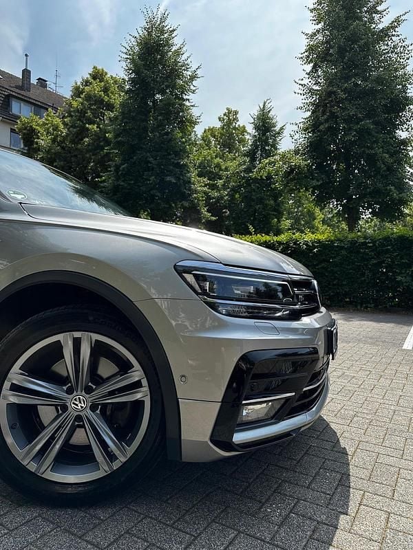 Silber Gebraucht 2019 VW Tiguan R-line SUV | 22.990 € (Superpreis) - Bild 1/4