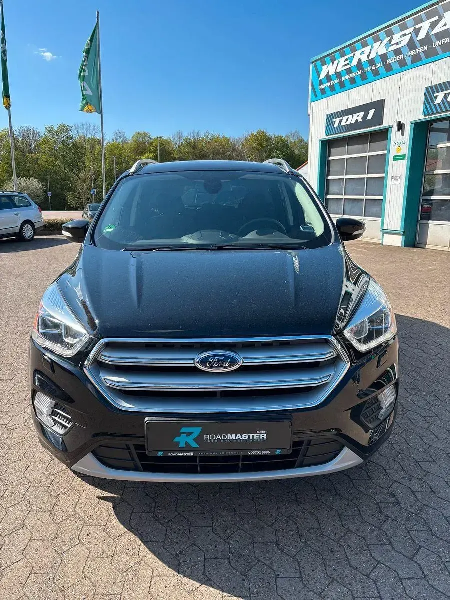 Używany Ford Kuga Trend 120 KM (88 kW) 2017 Czarny SUV