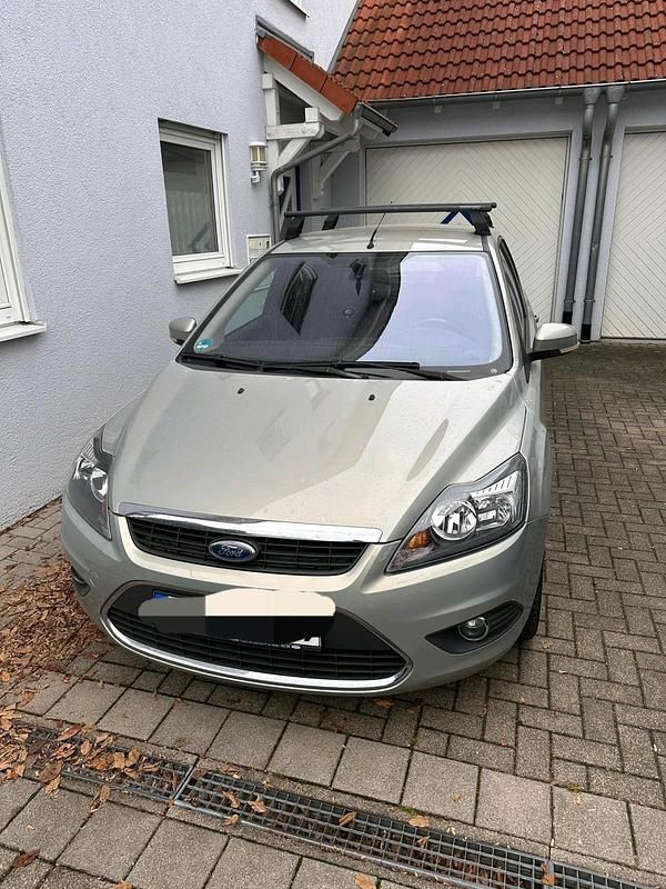 Silber Gebraucht 2009 Ford Focus Kombi | 2.000 € (Guter Preis) - Bild 1/4