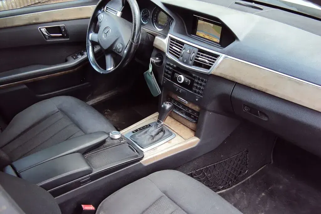 Gebraucht Mercedes E200 136 PS (100 kW) 2010 Silber Kombi