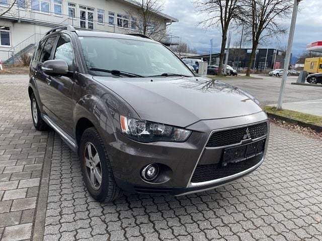 Gebraucht Mitsubishi Outlander Intense 177 PS (130 kW) 2011 Gold SUV