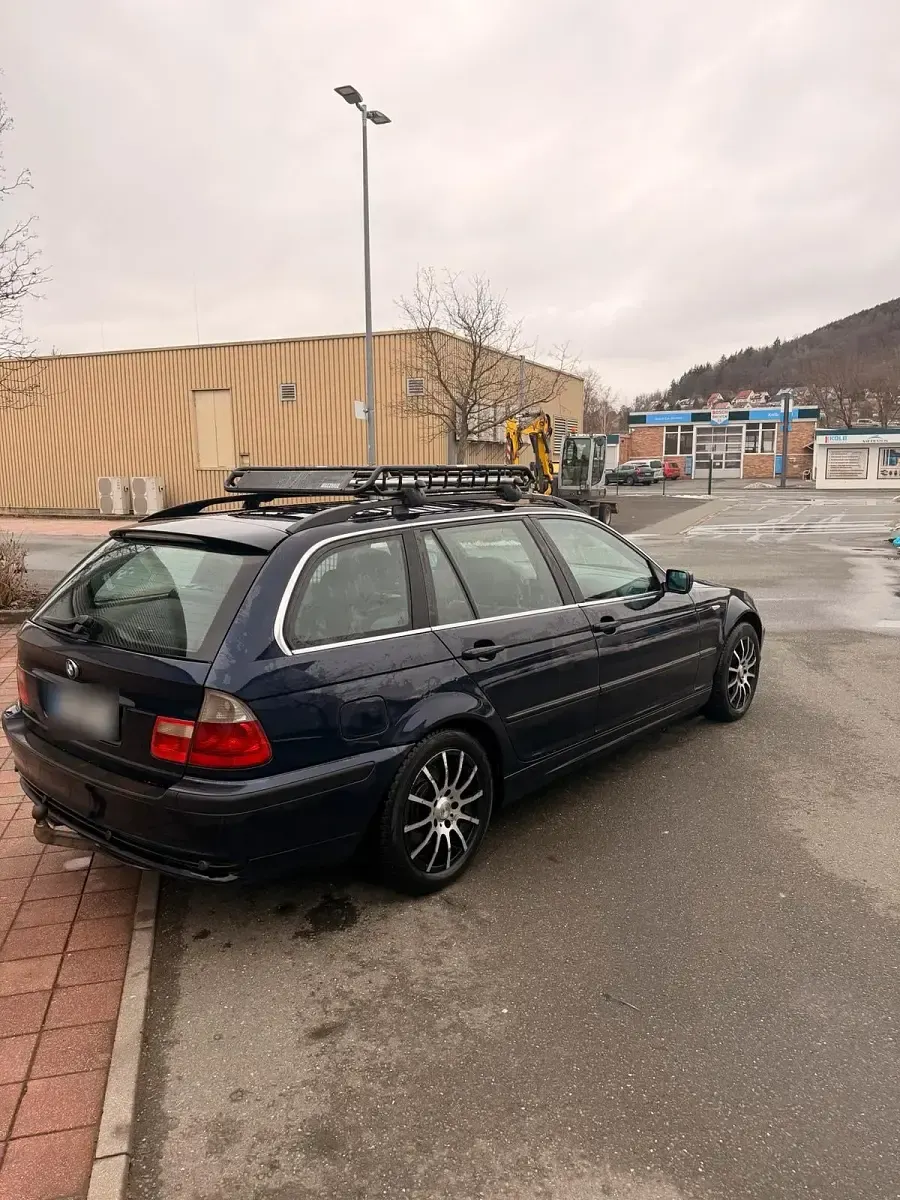 Gebraucht BMW 320 150 PS (110 kW) 2005 Blau Kombi
