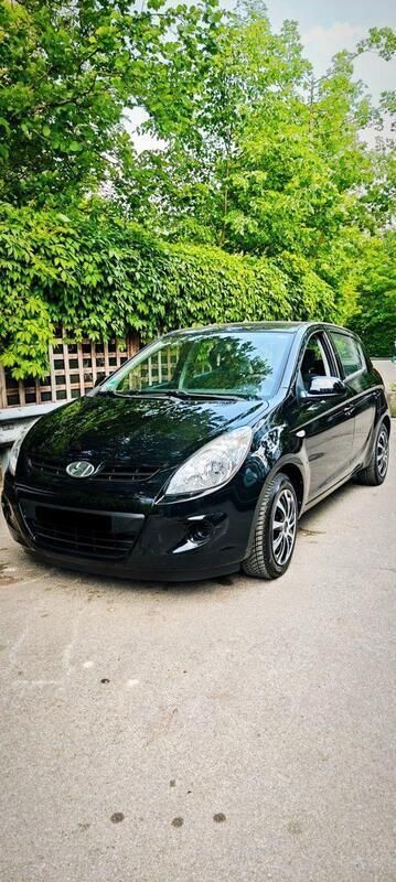 Schwarz Gebraucht 2012 Hyundai i20 Kleinwagen | 3.499 € (Guter Preis) - Bild 1/4