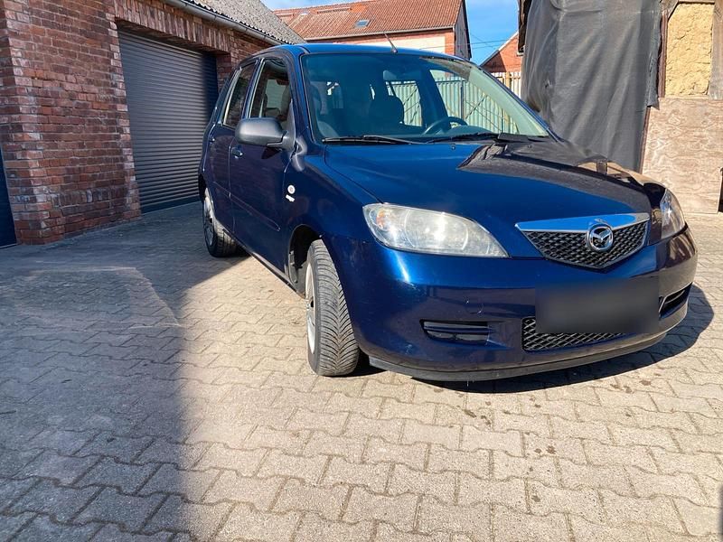 Usata Mazda 2 75 CV (55 kW) 2005 Blu Utilitaria