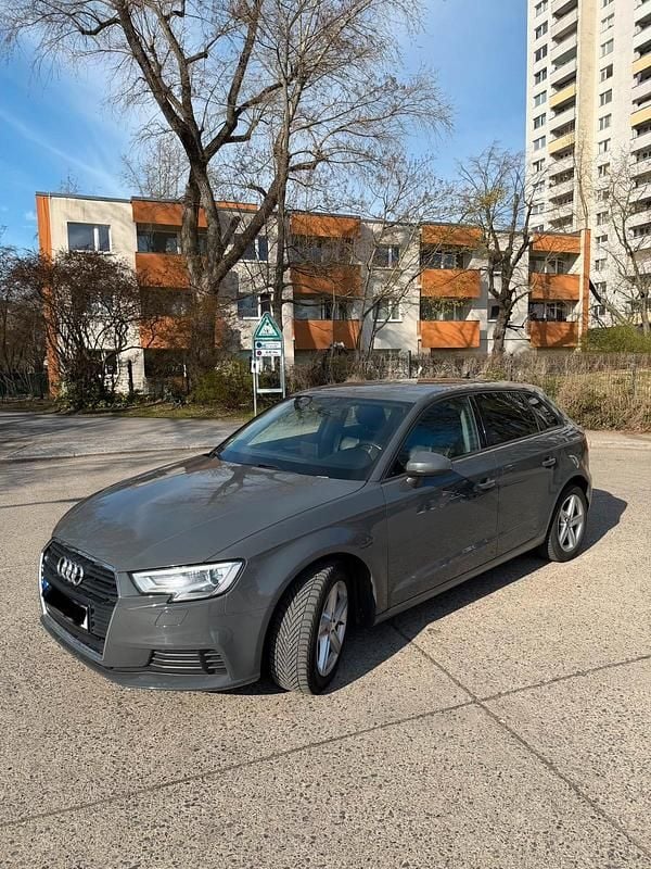Second-hand Audi A3 116 CP (85 kW) 2018 Galben Berlinǎ