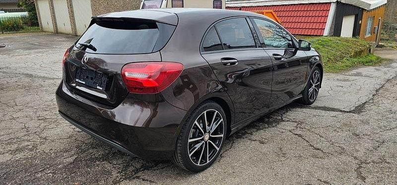 Gebraucht Mercedes A160 Night 102 PS (75 kW) 2016 Braun Limousine