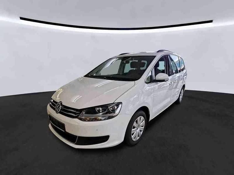 Pure white Gebraucht 2021 VW Sharan Comfortline Van / Kleinbus | 19.990 € (Guter Preis) - Bild 1/4