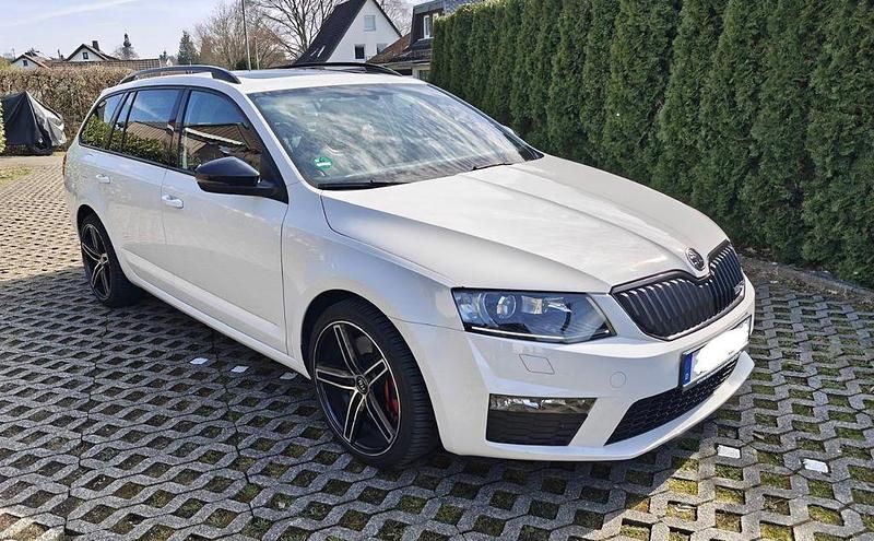 Gebraucht Skoda Octavia vRS 184 PS (135 kW) 2016 Weiß Kleinwagen