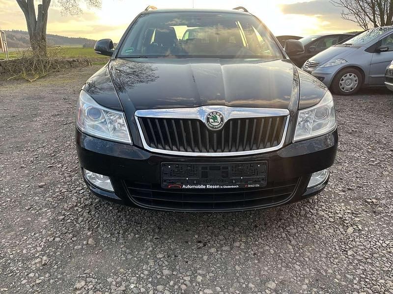 Gebraucht Skoda Octavia Ambiente 102 PS (75 kW) 2009 Schwarzmagic perleffekt Kombi