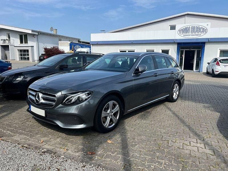 Grau Gebraucht 2016 Mercedes E220 Avantgarde Kombi | 17.000 € (Fairer Preis) - Bild 1/4