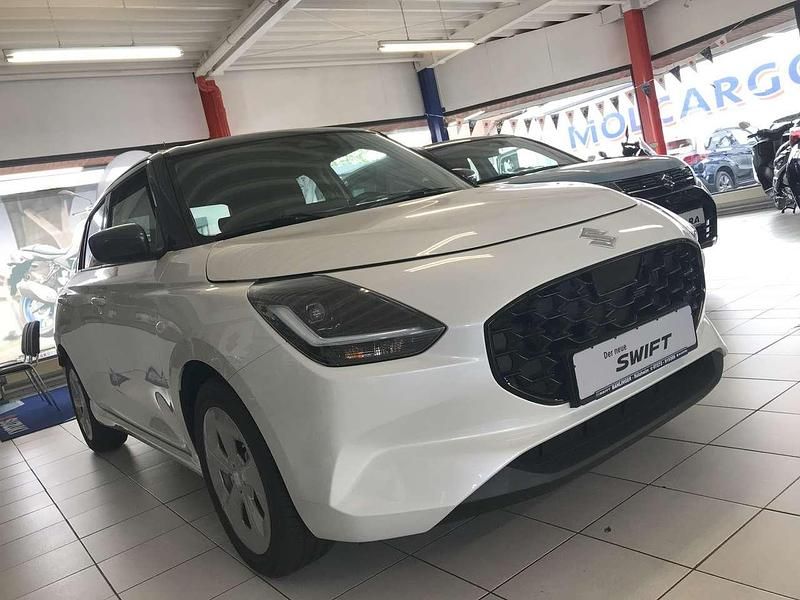 Neu Suzuki Swift Comfort 83 PS (61 kW) 2025 White pearlmineral gray met. Kleinwagen