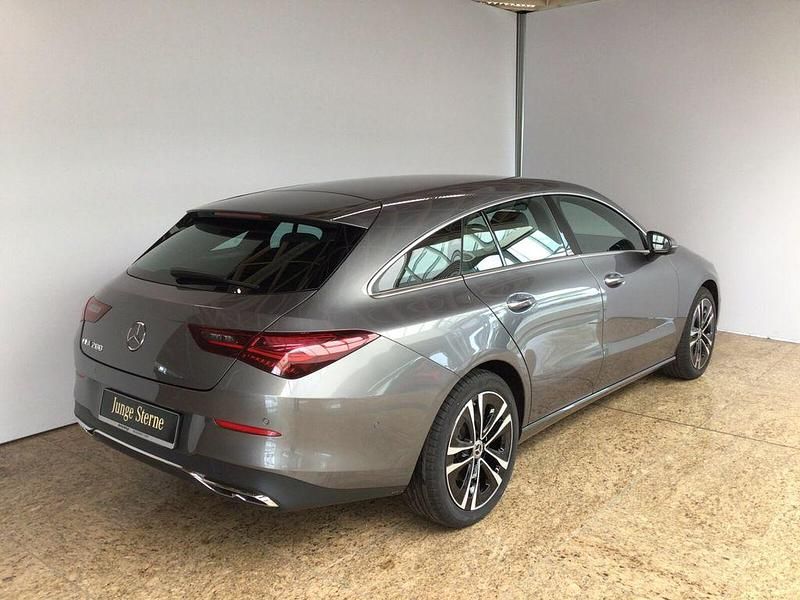 Gebraucht Mercedes CLA200 Shooting Brake Advanced 163 PS (119 kW) 2024 Lack mountaingrau Kombi