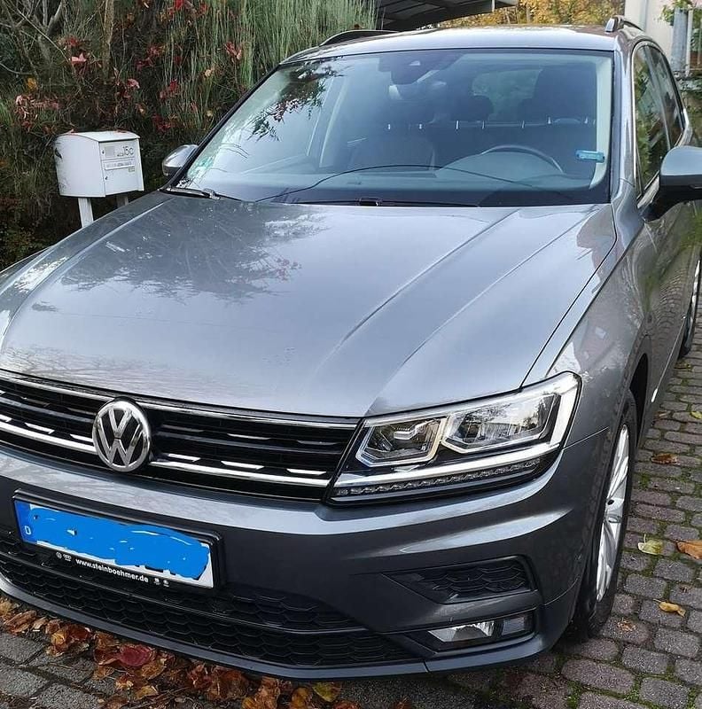 Grau Gebraucht 2020 VW Tiguan Comfortline SUV | 23.500 € (Guter Preis) - Bild 1/4