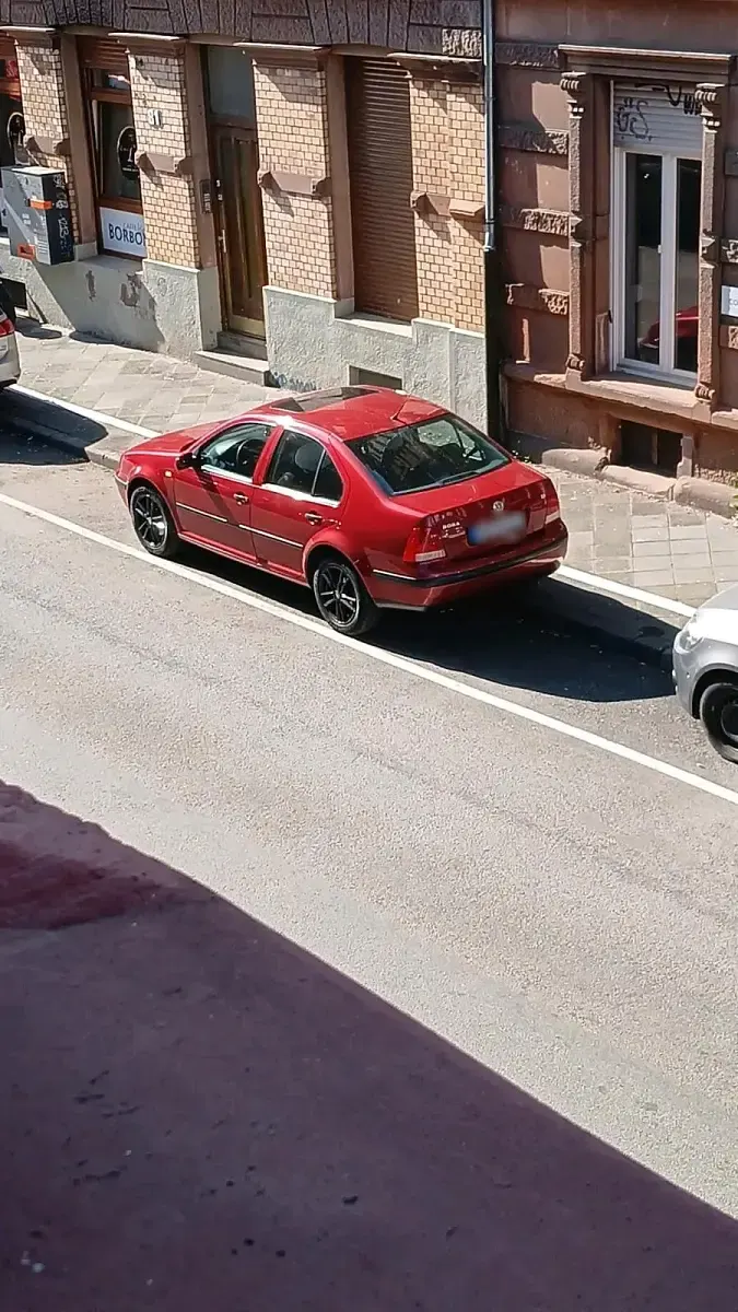 Brugt VW Bora 101 HK (74 kW) 1999 Rød Sedan