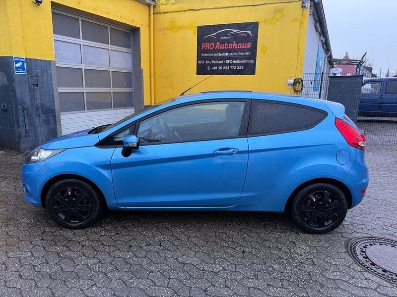Gebraucht Ford Fiesta Trend 97 PS (71 kW) 2009 Blau Kleinwagen