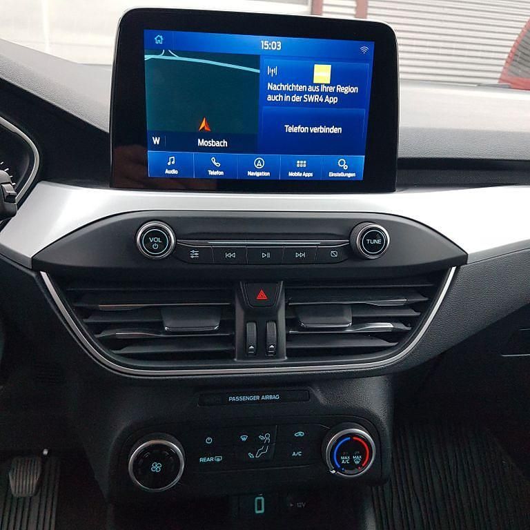 Gebraucht Ford Focus Cool & Connect 120 PS (88 kW) 2018 Silber Limousine