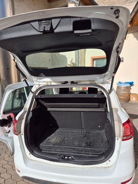 Gebraucht Ford B-MAX 105 PS (77 kW) 2017 Weiß Van / Kleinbus