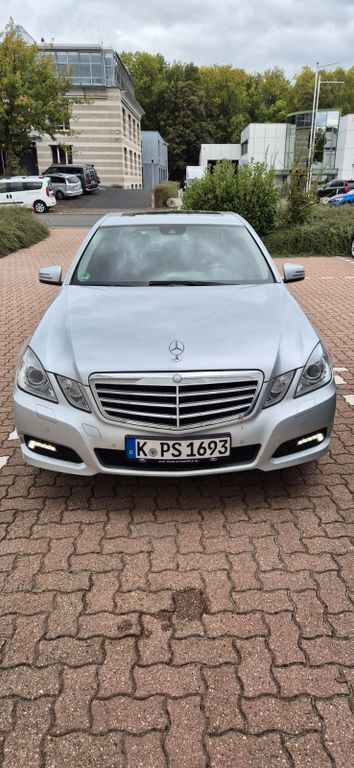 Silber Gebraucht 2009 Mercedes E200 Avantgarde Limousine | 9.000 € (Superpreis) - Bild 1/4
